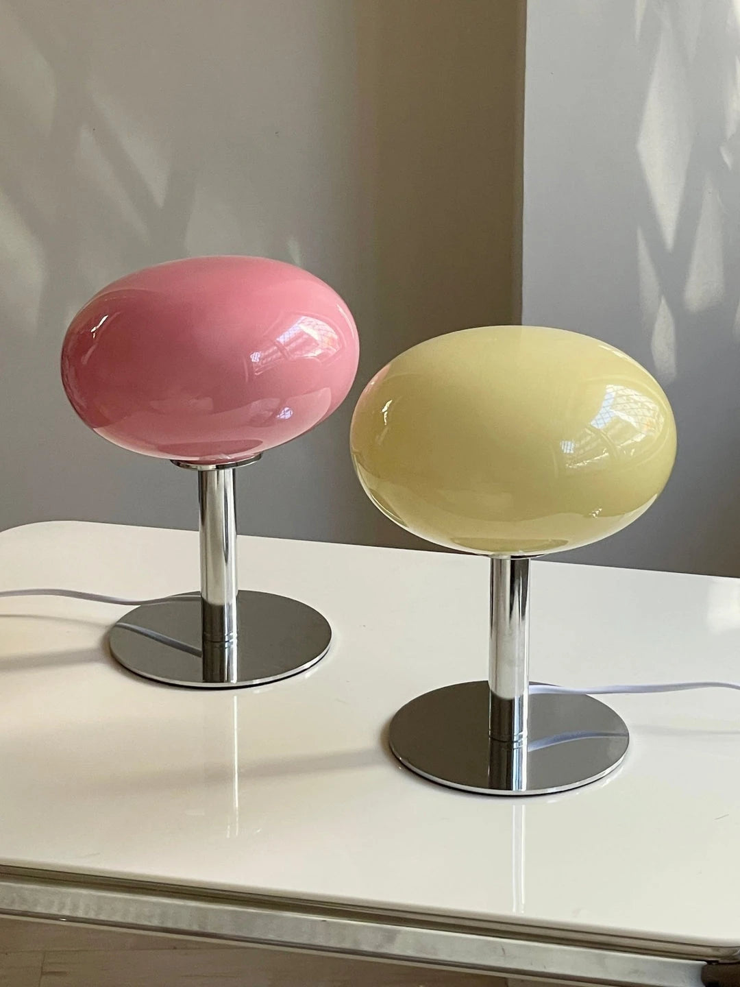 Los dos colores de la Lumi Moon, rosa y beige, uno al lado del otro